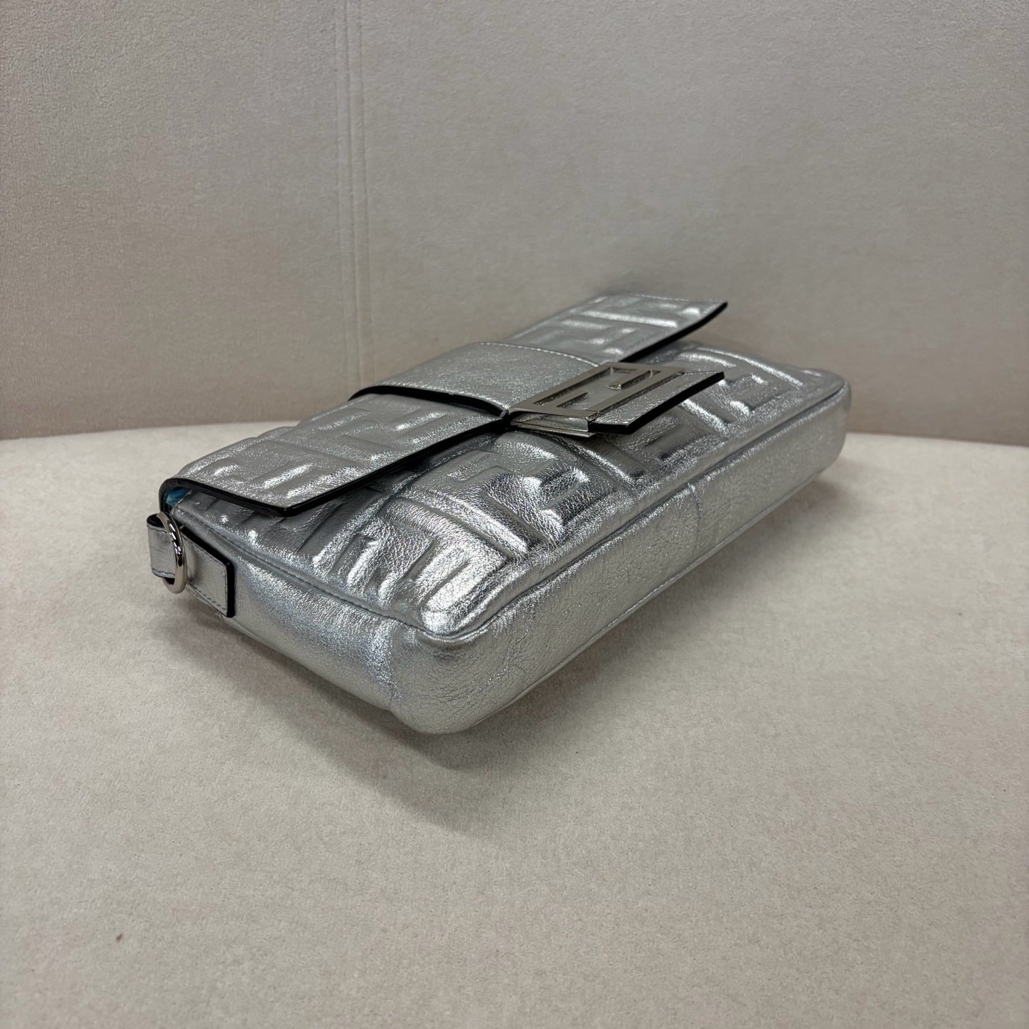 Fendi - Baguette - Leather - Silver - (medium)