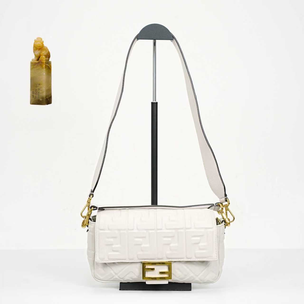 Fendi - Baguette - Leather - White - (Medium)
