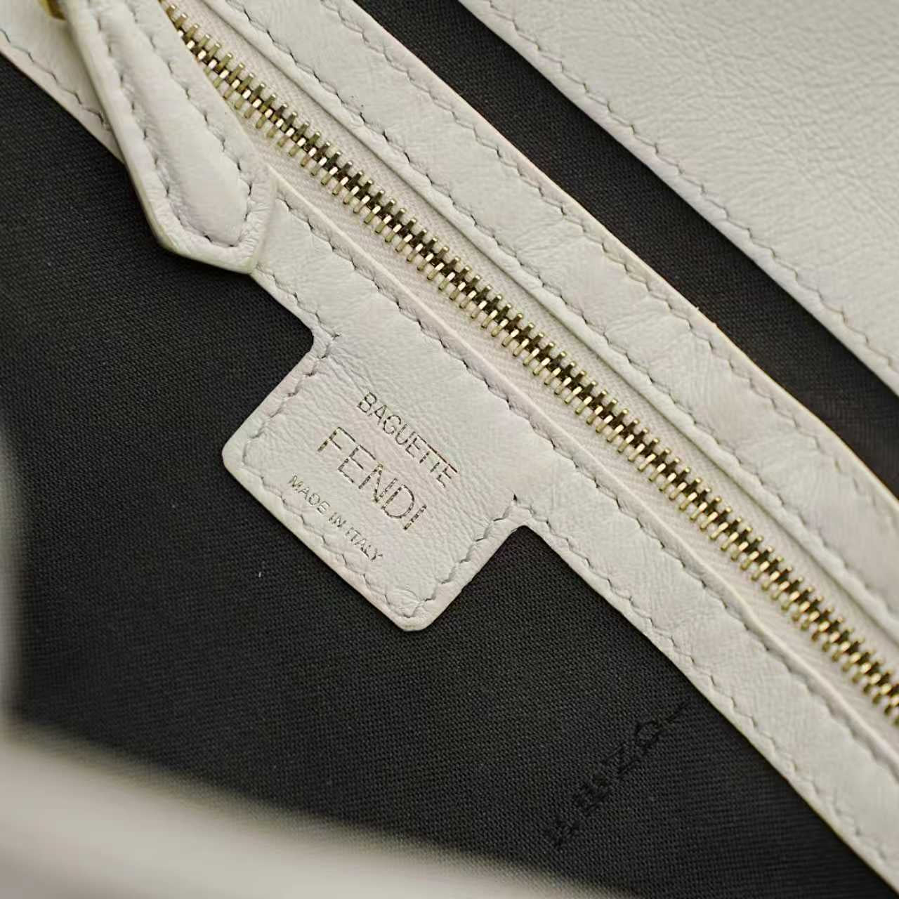 Fendi - Baguette - Leather - White - (Medium)