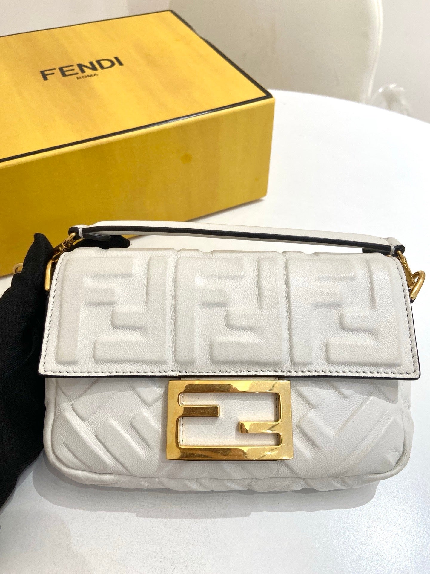 Fendi - Baguette - Leather - White - (mini)