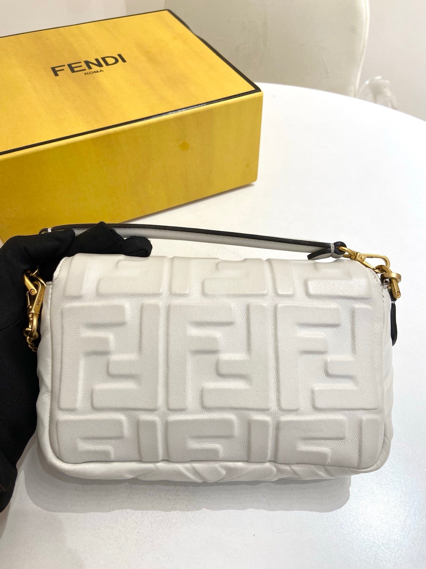 Fendi - Baguette - Leather - White - (mini)