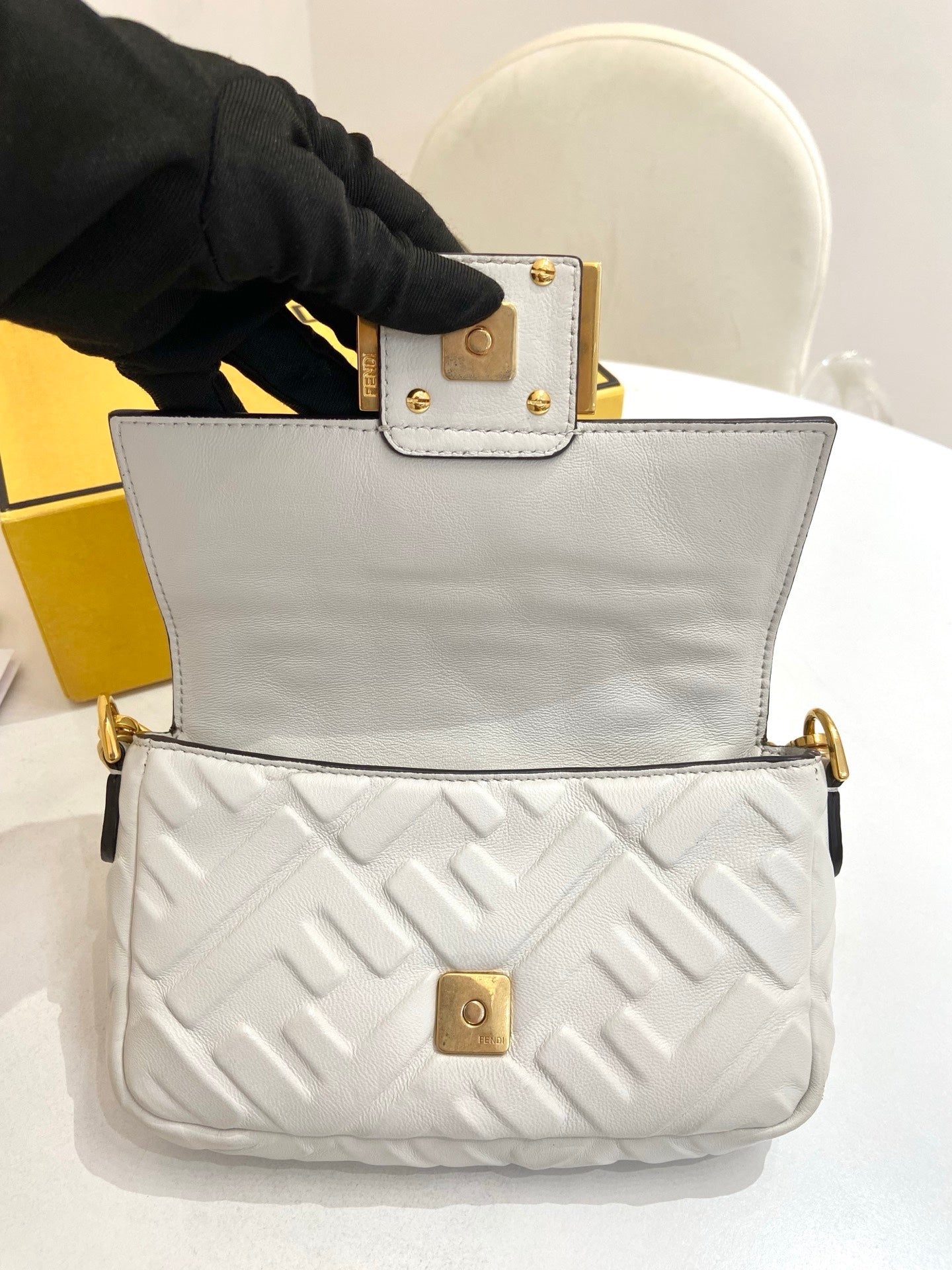 Fendi - Baguette - Leather - White - (mini)