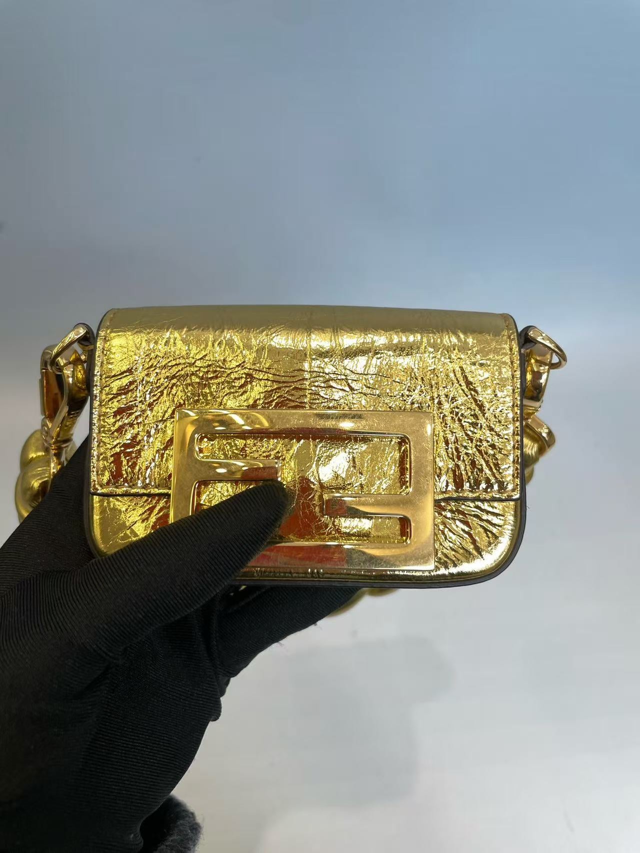 Fendi - Baguette Ultra-Mini - Metallic crinkled leather - Gold - (mini)