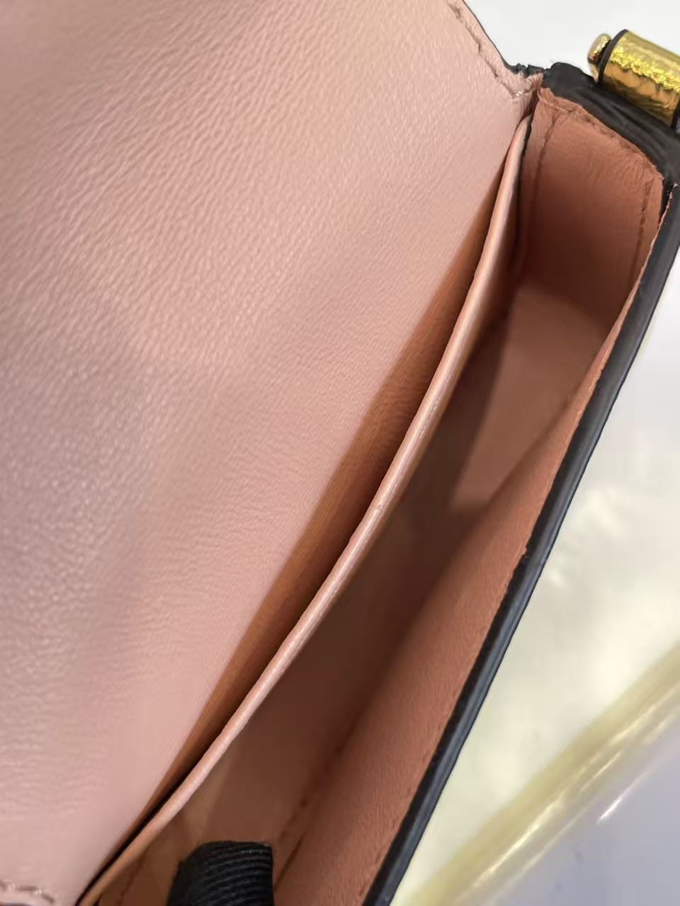 Fendi - Baguette Ultra-Mini - Metallic crinkled leather - Gold - (mini)