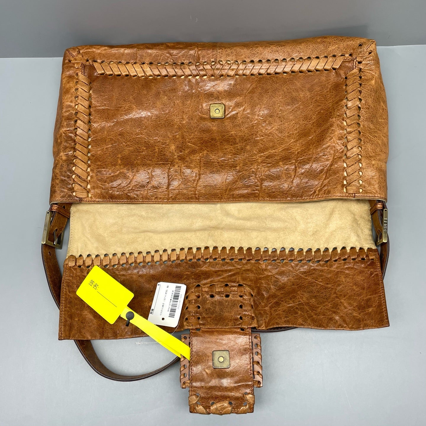 Fendi - Baguette Woven Shoulder Bag - Distressed Leather with Woven Detailing - Brown - (medium)