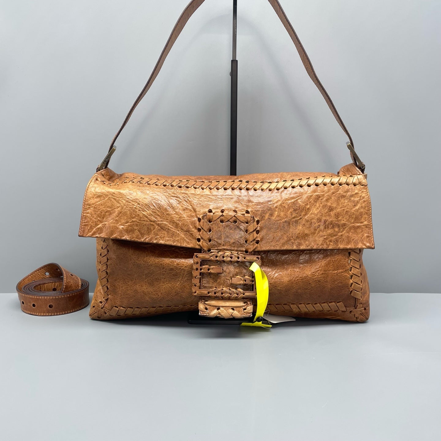 Fendi - Baguette Woven Shoulder Bag - Distressed Leather with Woven Detailing - Brown - (medium)