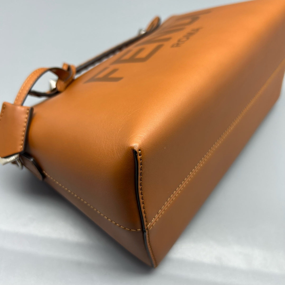 Fendi - By The Way Medium - Leather - Camel - (medium)