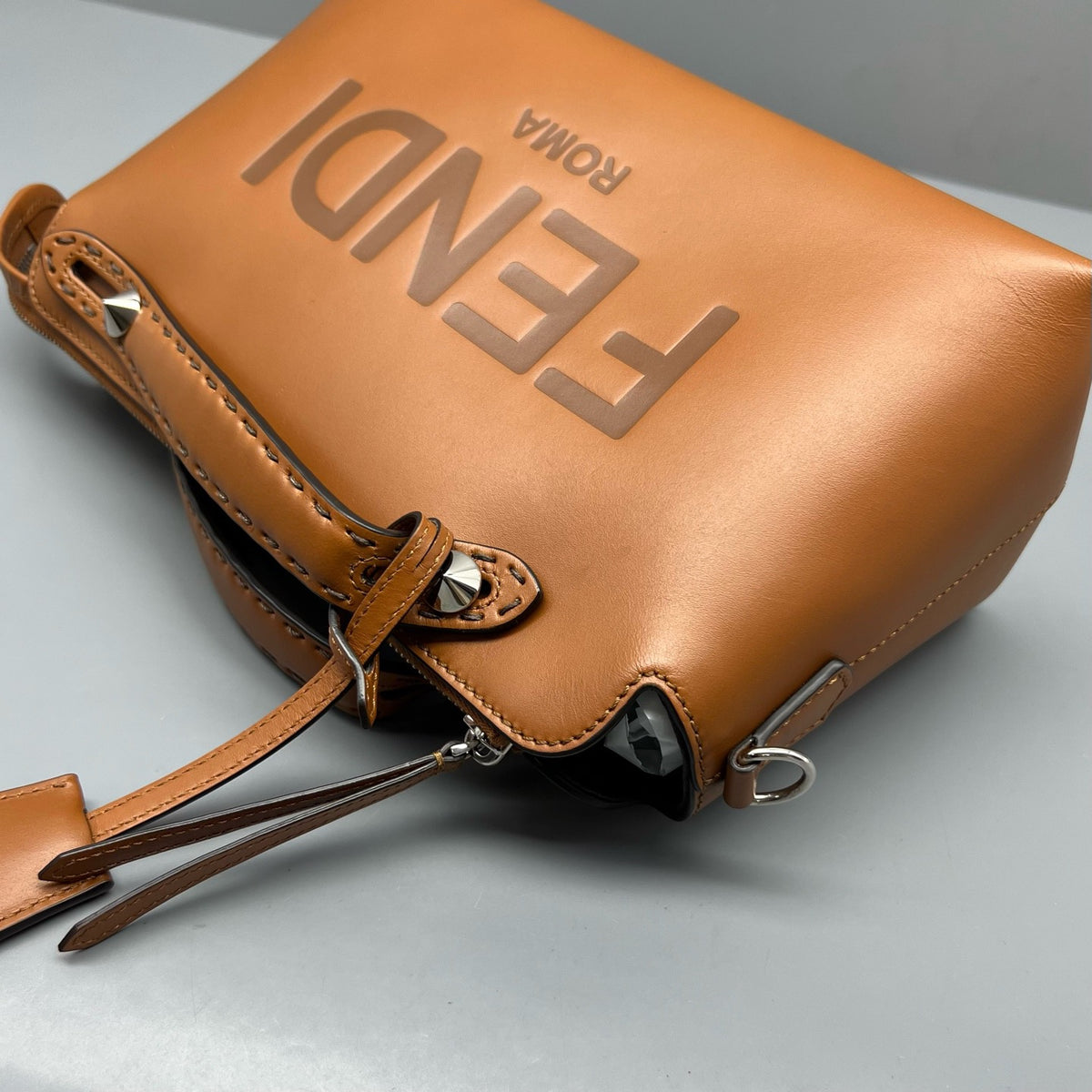 Fendi - By The Way Medium - Leather - Camel - (medium)