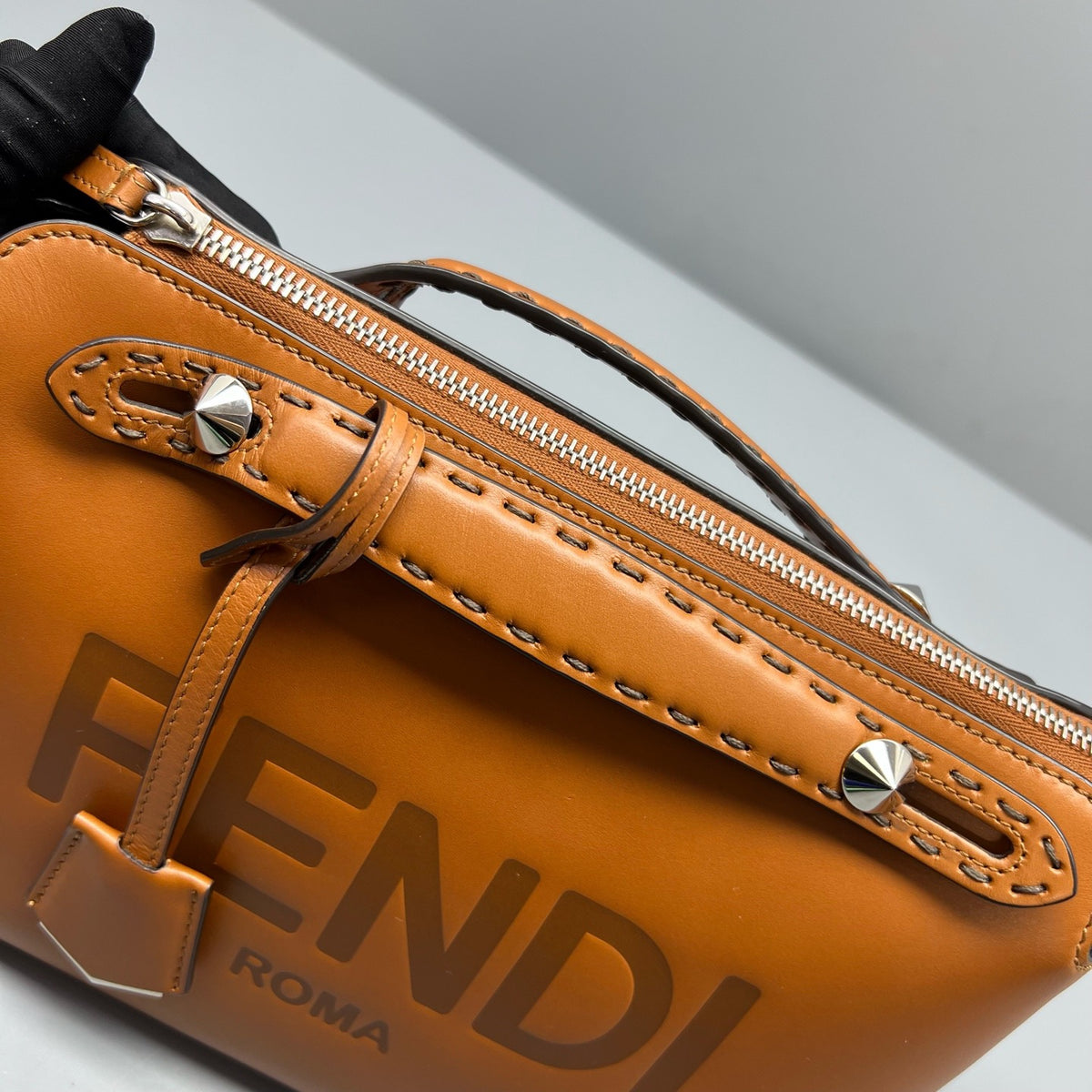 Fendi - By The Way Medium - Leather - Camel - (medium)