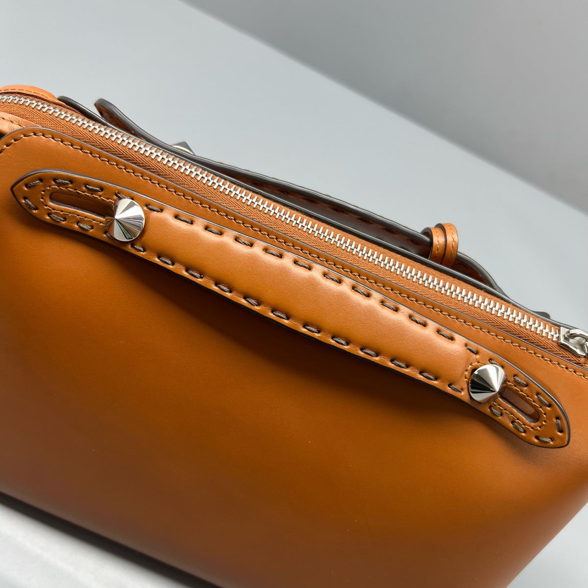 Fendi - By The Way Medium - Leather - Camel - (medium)