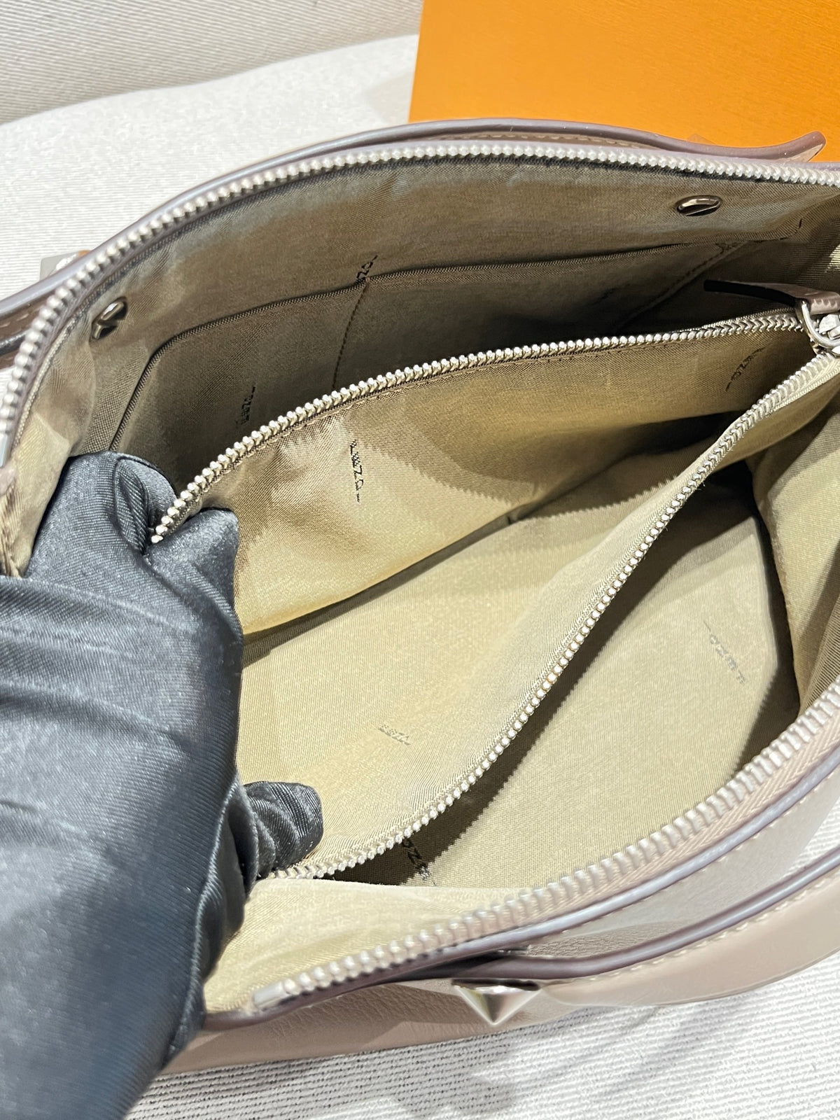 Fendi - By The Way Medium - Leather - Grey - (medium)