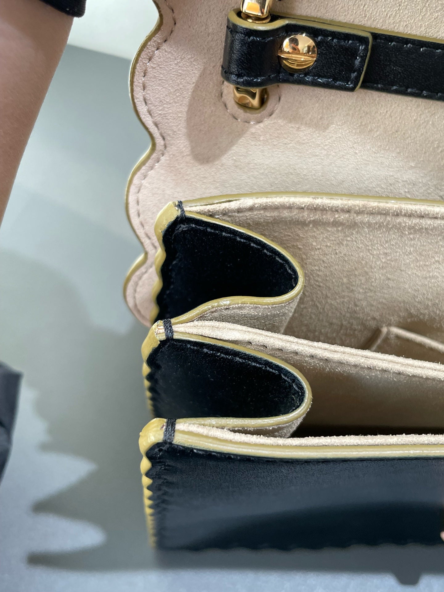 Fendi - Can I Medium Runway Accordion Bag - Leather - Black - (medium)