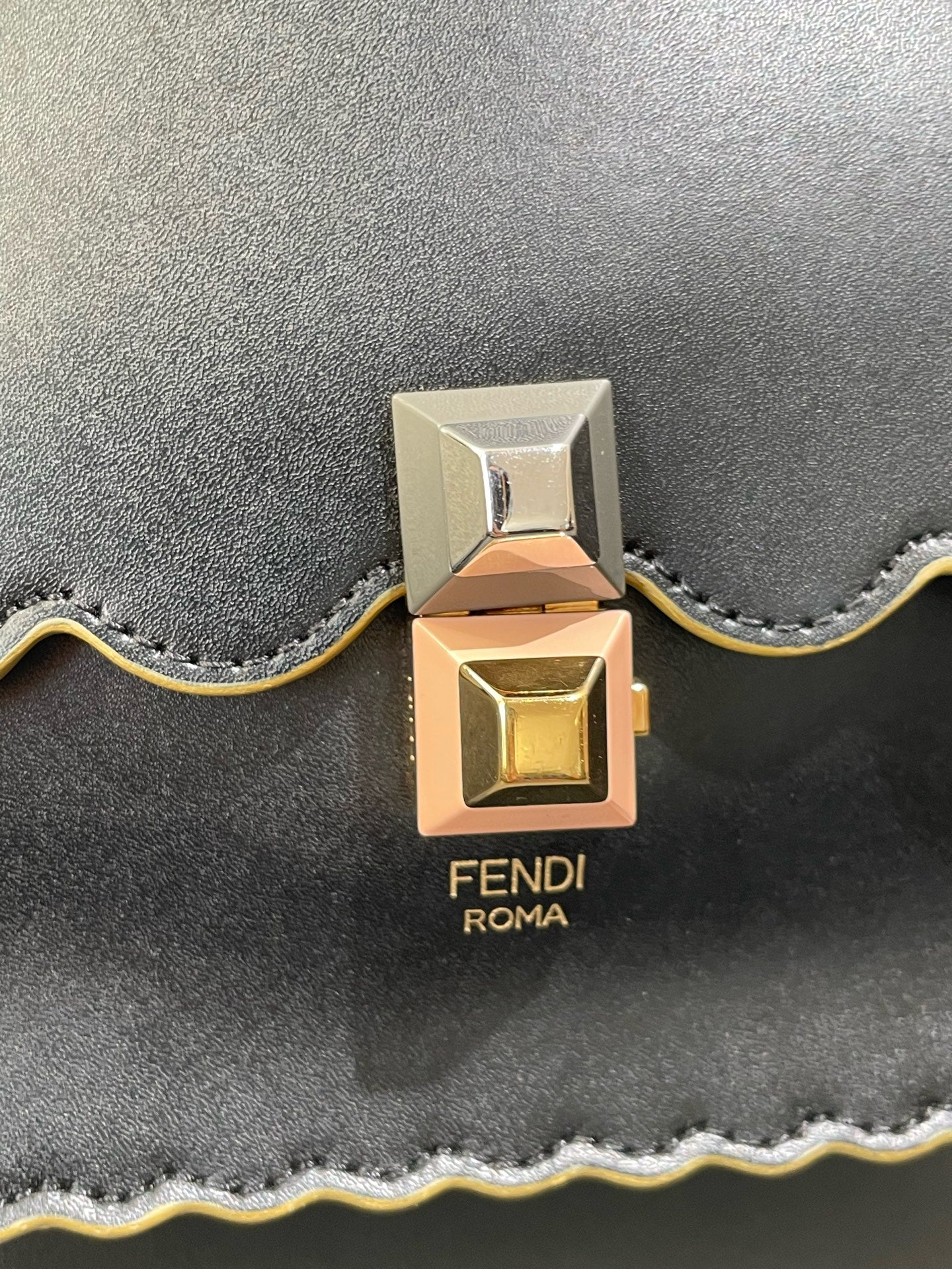 Fendi - Can I Medium Runway Accordion Bag - Leather - Black - (medium)