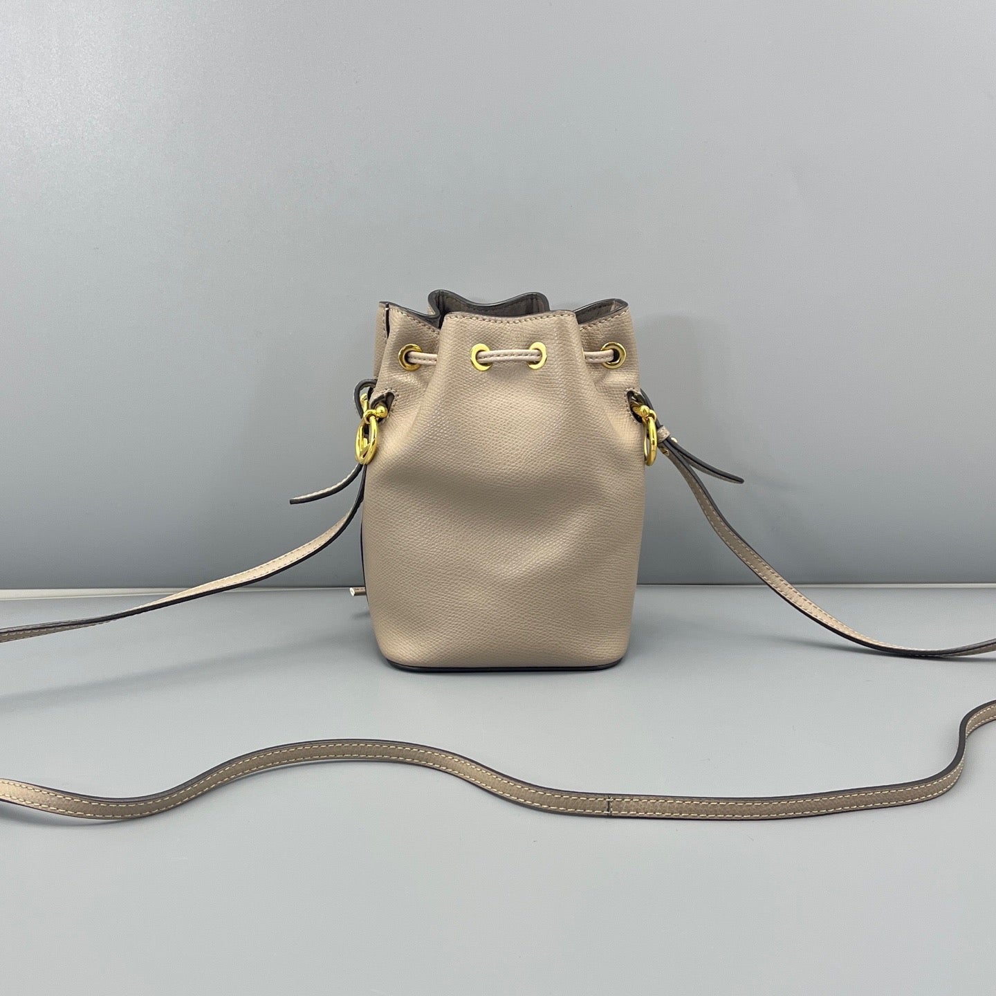 Fendi - Drawstring Mini Bucket Bag - Grained leather - Grey - (mini)