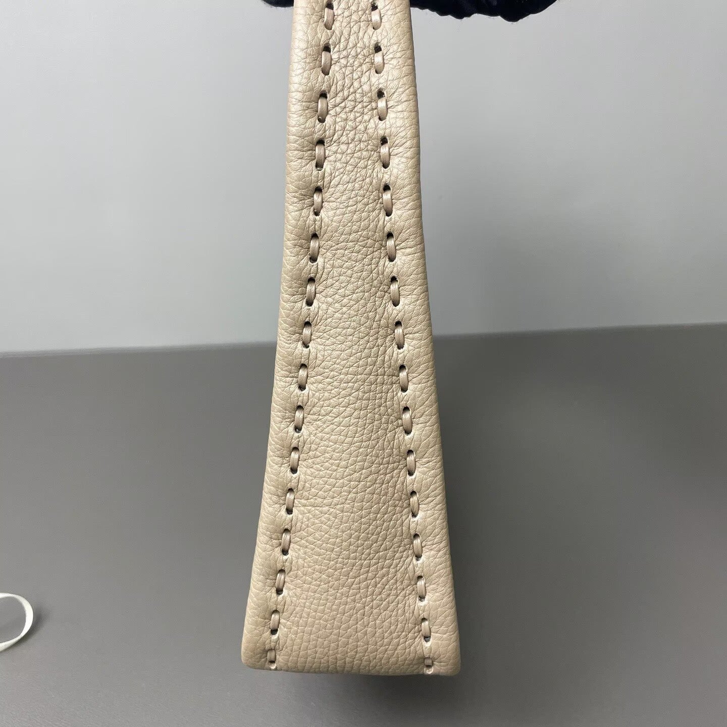 Fendi - Fendessence Moon Bag - Grained calfskin leather - Dove Grey - (Small)