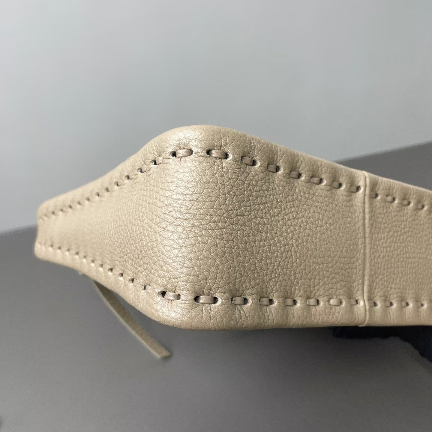 Fendi - Fendessence Moon Bag - Grained calfskin leather - Dove Grey - (Small)