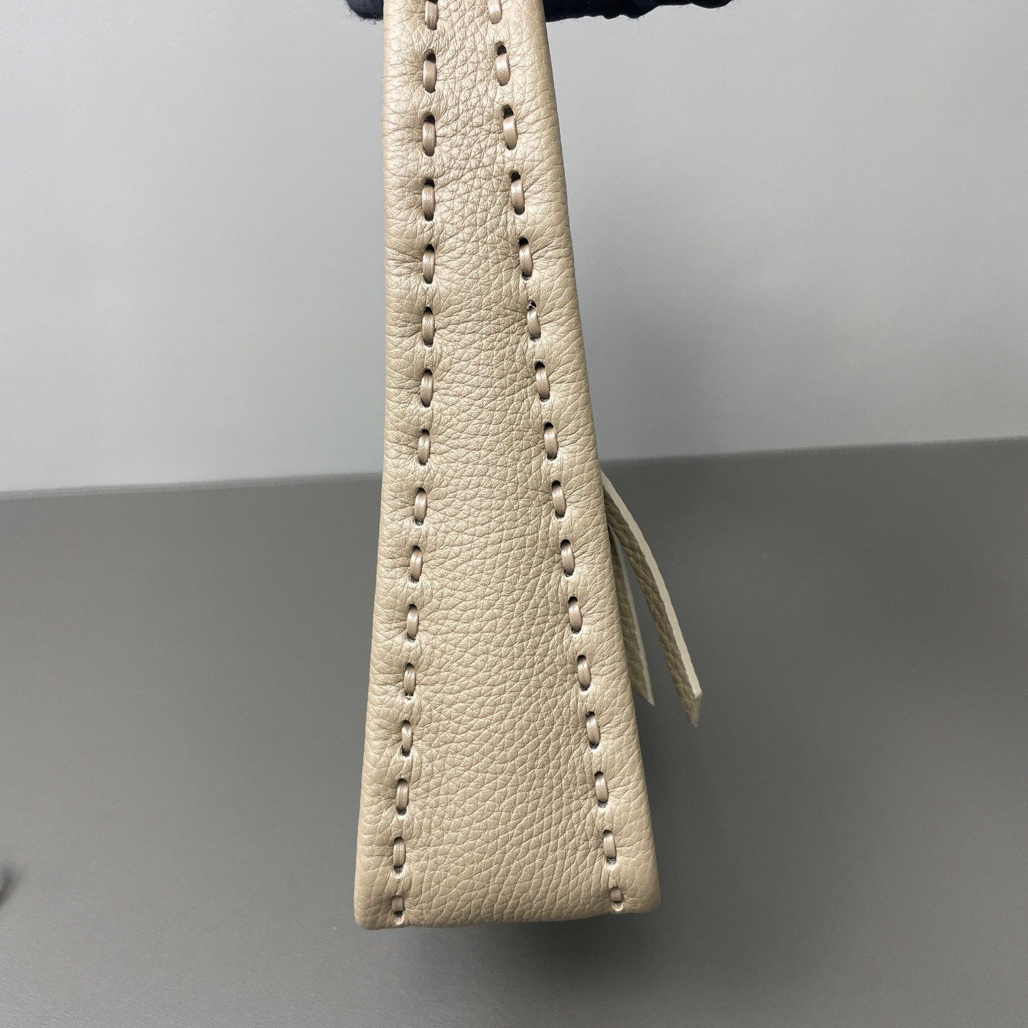 Fendi - Fendessence Moon Bag - Grained calfskin leather - Dove Grey - (Small)