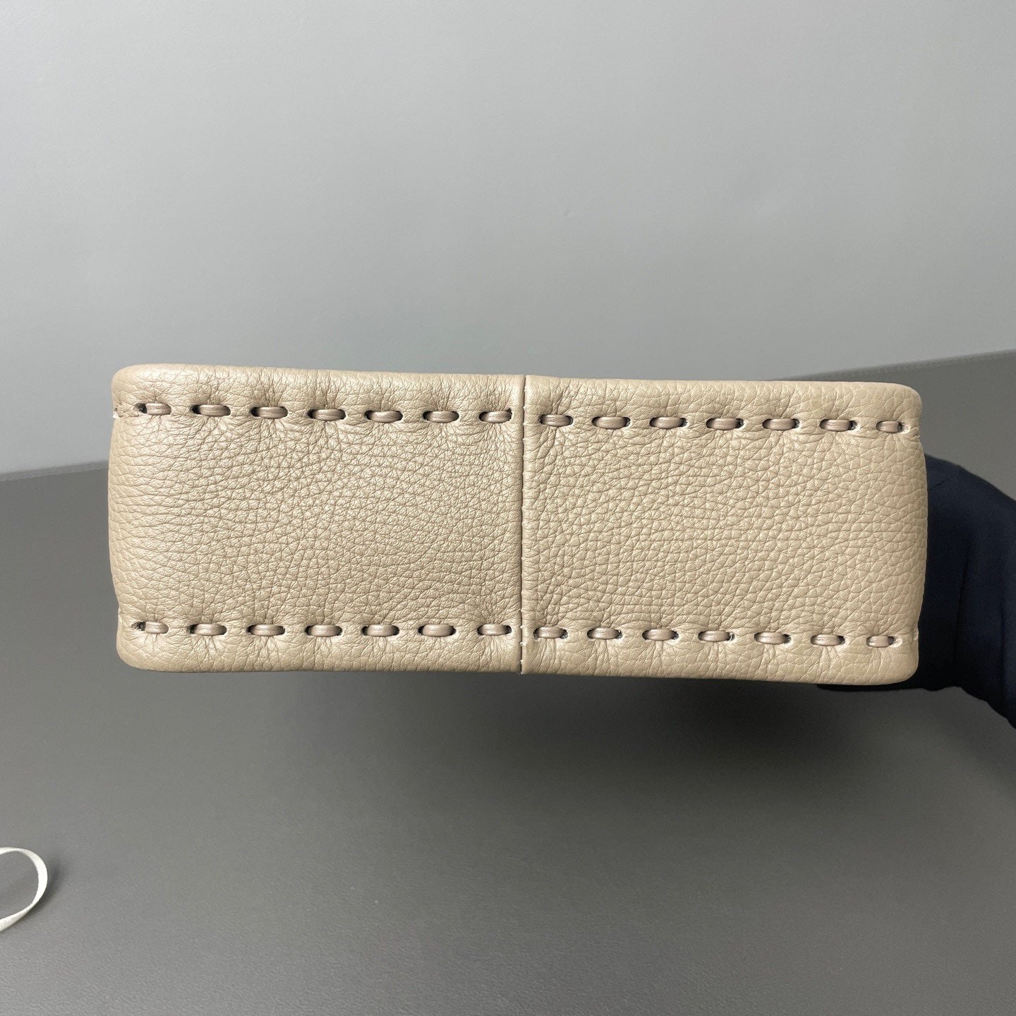 Fendi - Fendessence Moon Bag - Grained calfskin leather - Dove Grey - (Small)