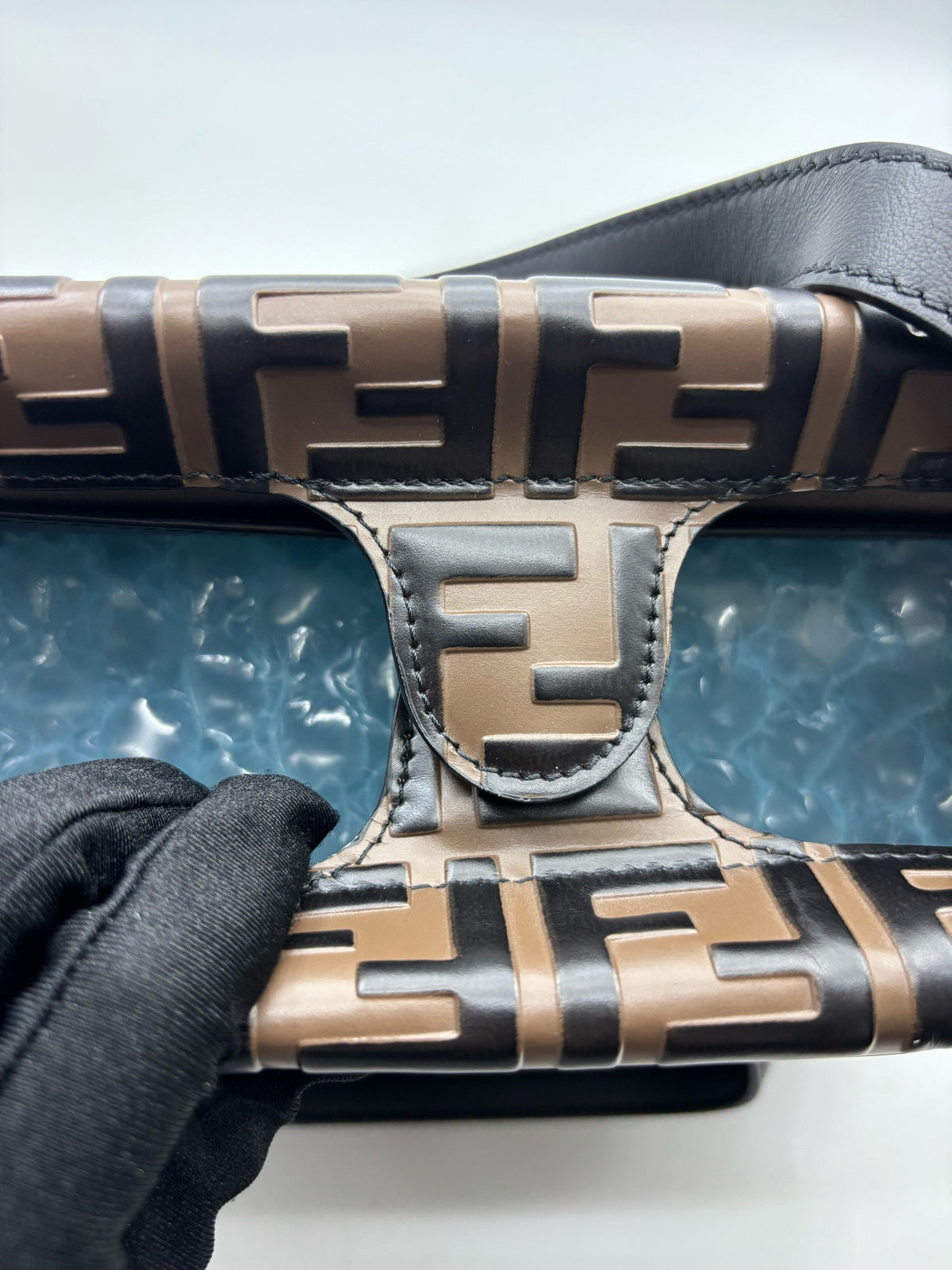 Fendi - Flip - Leather - Black
