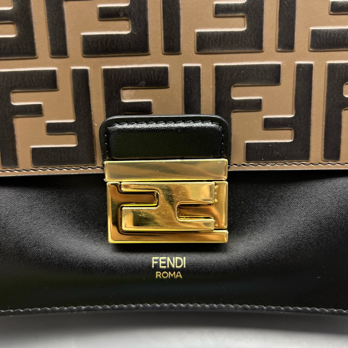 Fendi - Kan I - Leather - Black - (Medium)