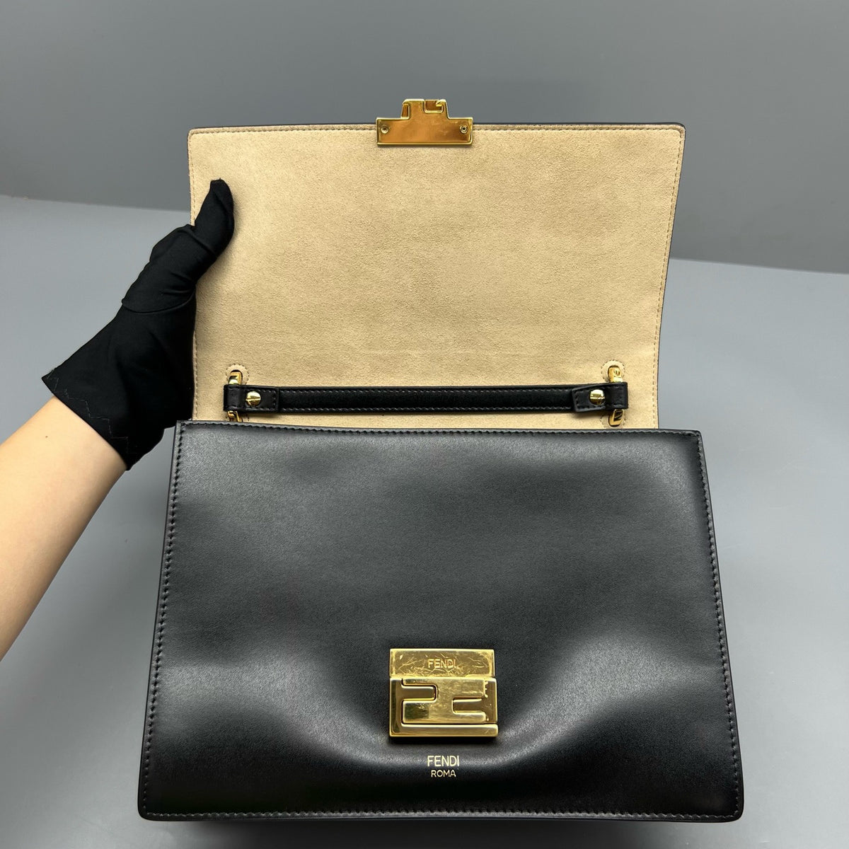 Fendi - Kan I - Leather - Black - (Medium)