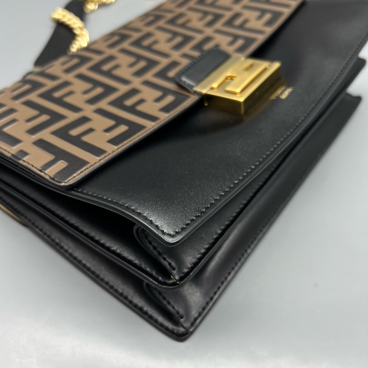 Fendi - Kan I - Leather - Black - (Medium)
