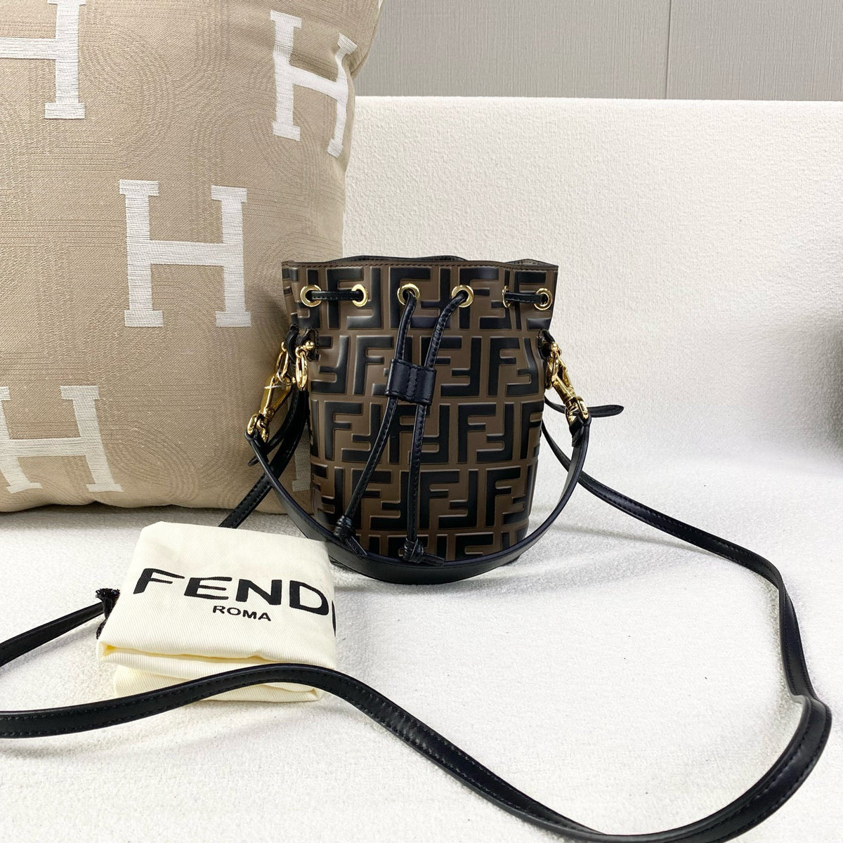 Fendi - Mon Tresor Bucket Bag - Leather - Brown - (mini)