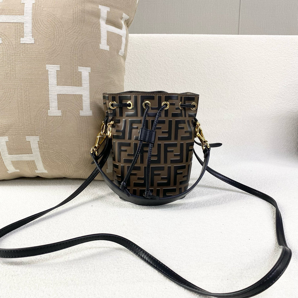 Fendi - Mon Tresor Bucket Bag - Leather - Brown - (mini)