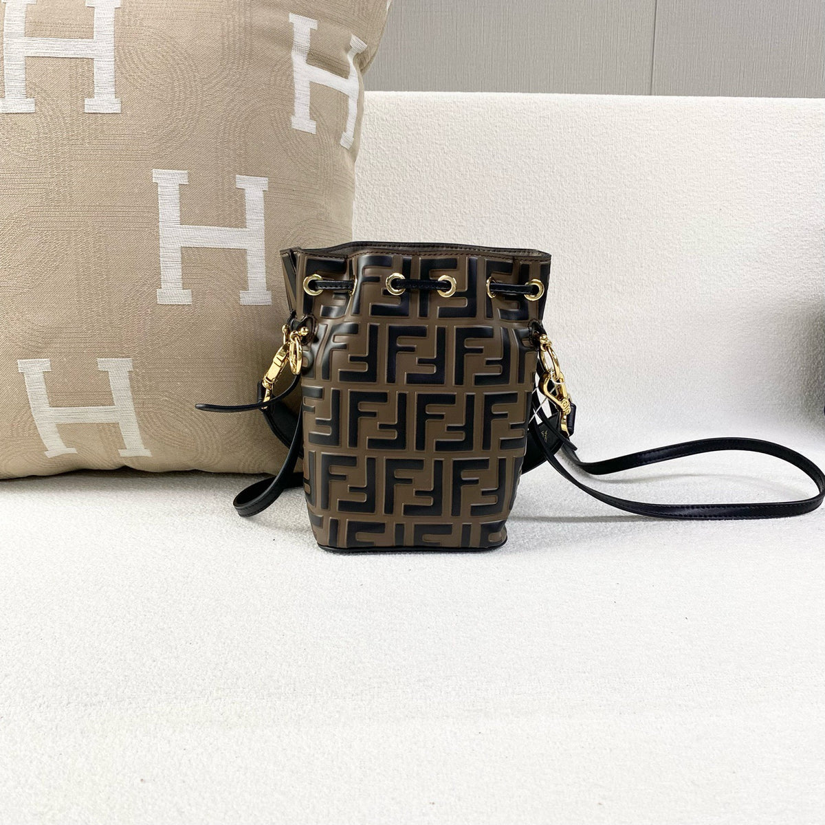 Fendi - Mon Tresor Bucket Bag - Leather - Brown - (mini)