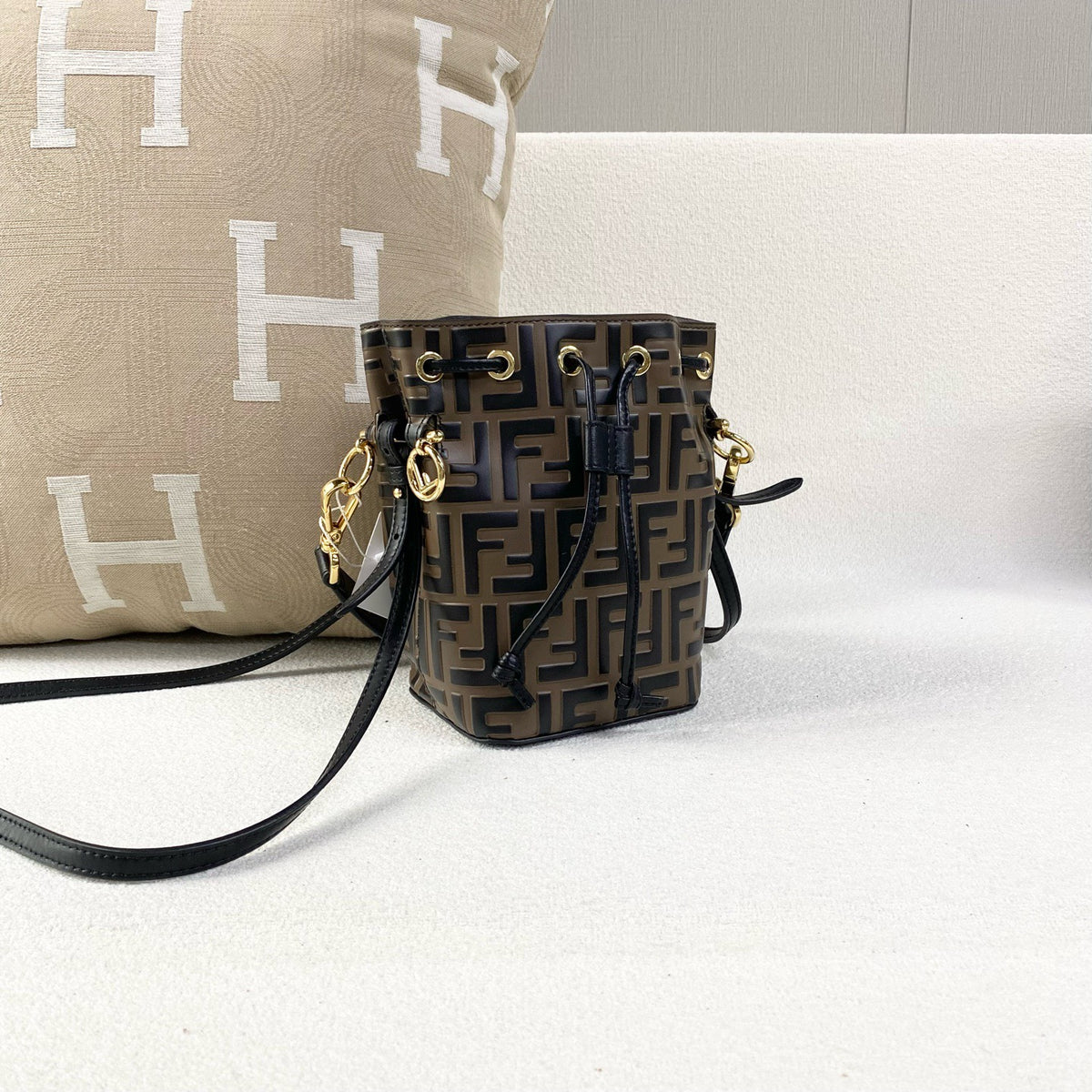 Fendi - Mon Tresor Bucket Bag - Leather - Brown - (mini)