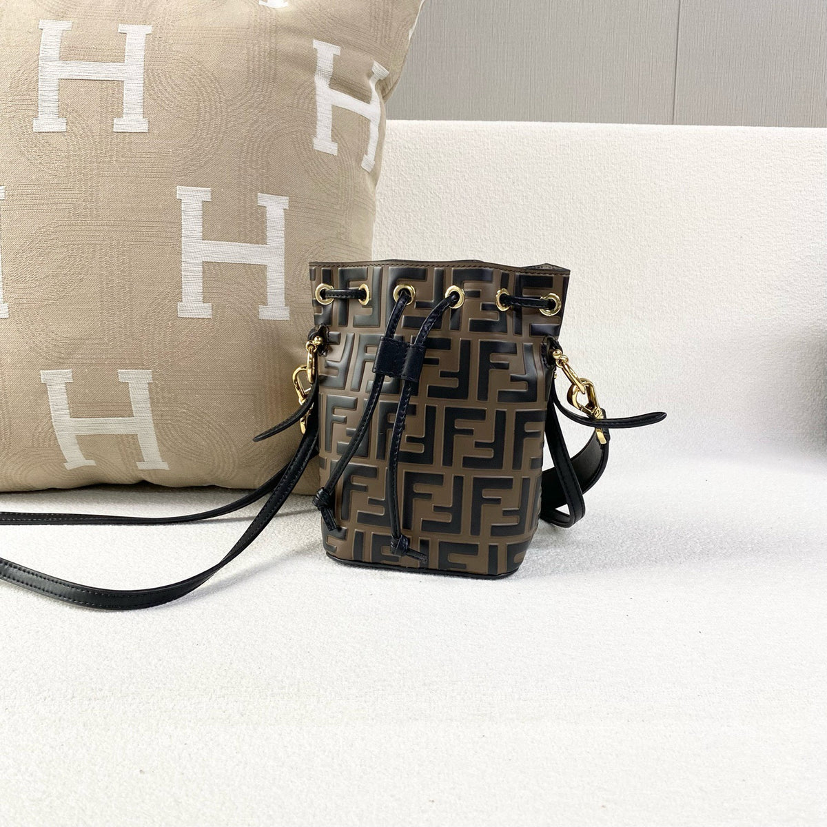 Fendi - Mon Tresor Bucket Bag - Leather - Brown - (mini)