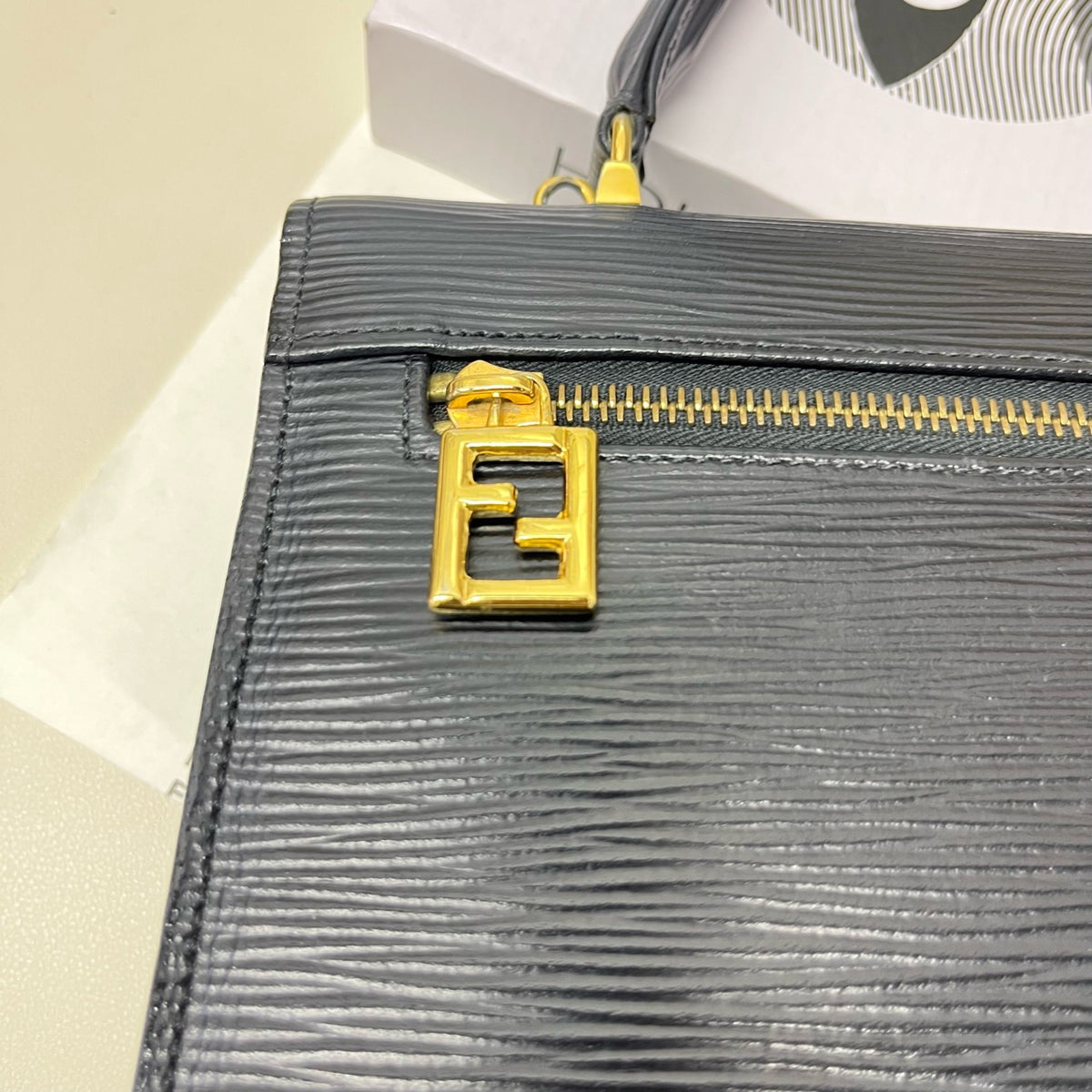 Fendi - Other - Leather - Black - (medium)