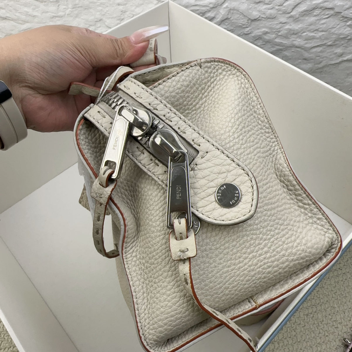 Fendi - Other - Leather - Grey - (Medium)