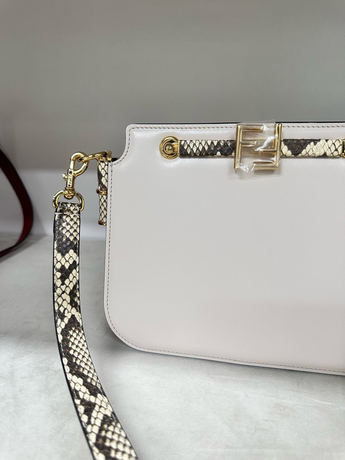 Fendi - Other - Leather - White - (Small)