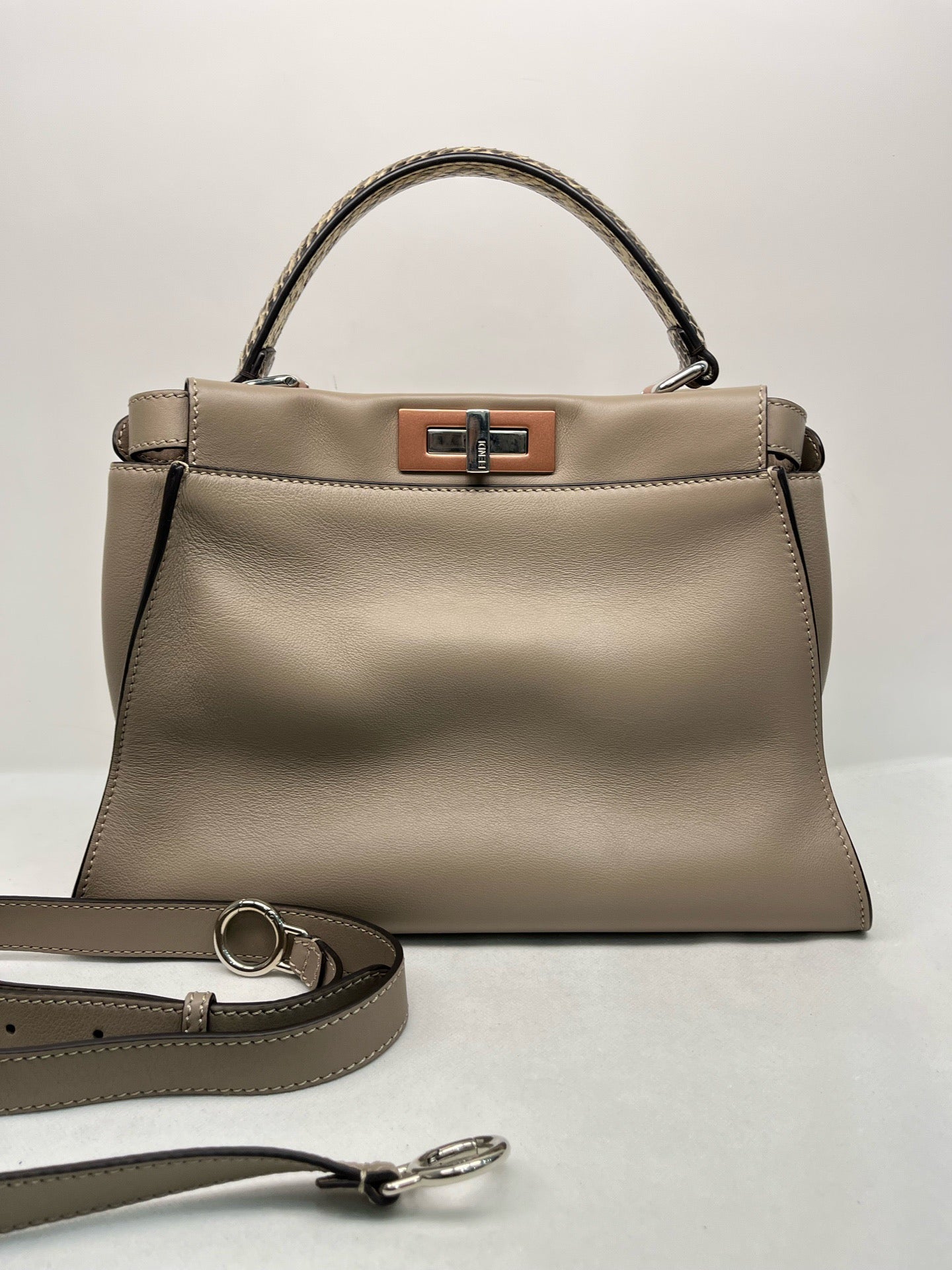 Fendi - Peekaboo - Calfskin - Grey - (medium)