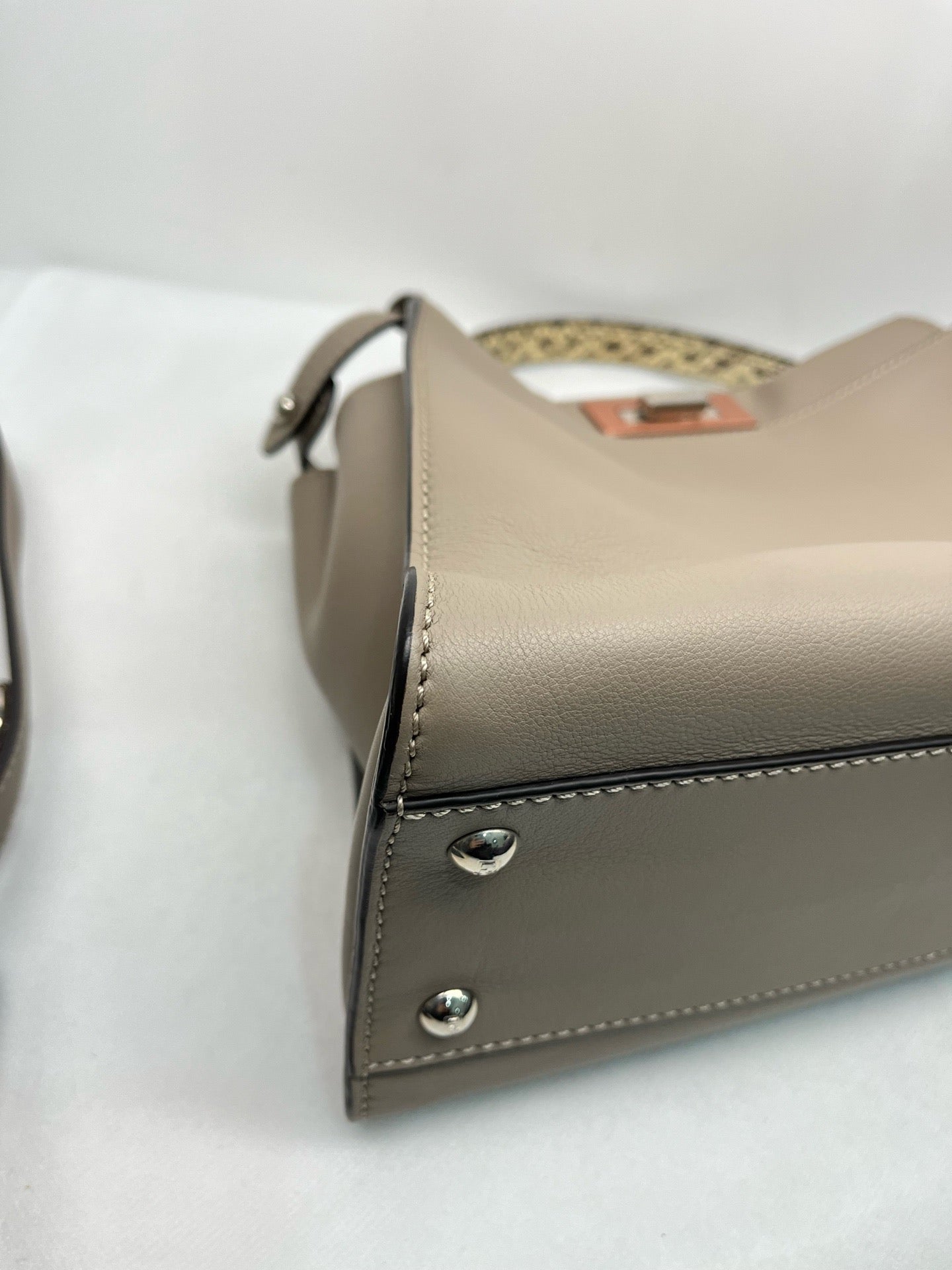 Fendi - Peekaboo - Calfskin - Grey - (medium)