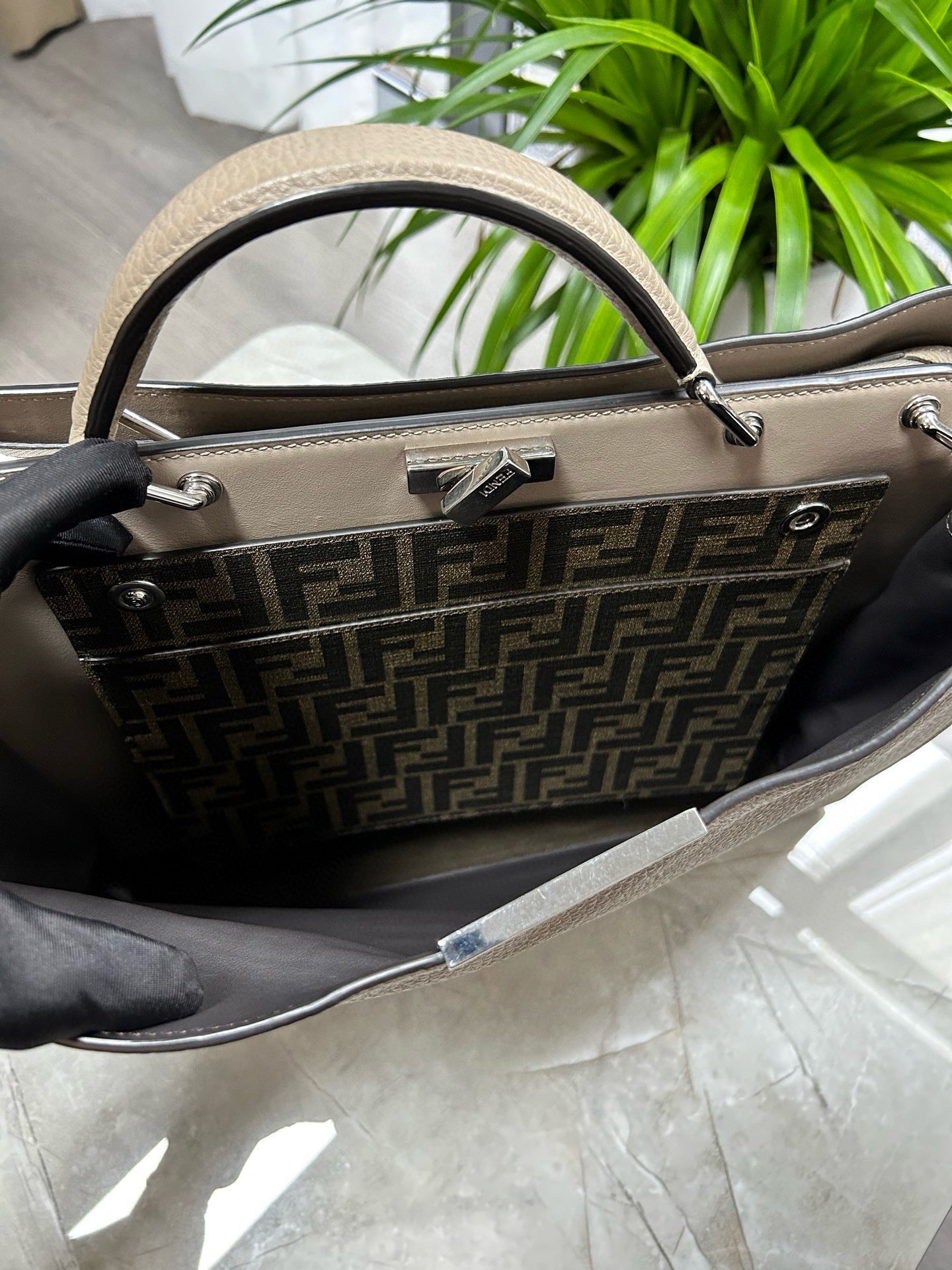 Fendi - Peekaboo Iseeu - Calfskin - Beige - (Large)