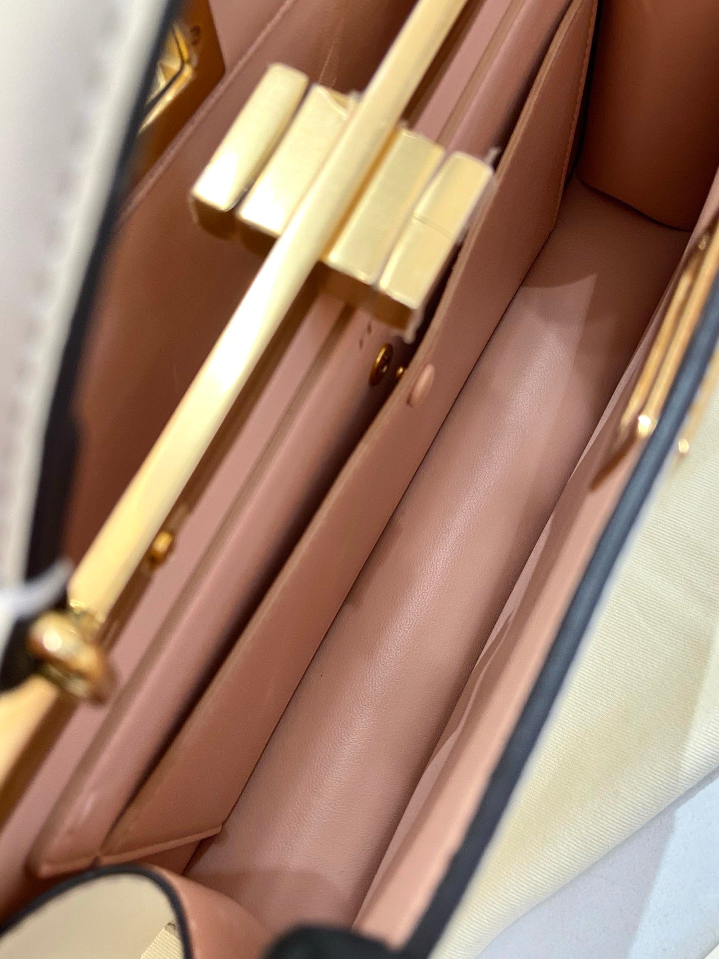 Fendi - Peekaboo Iseeu - Leather - White - (mini)