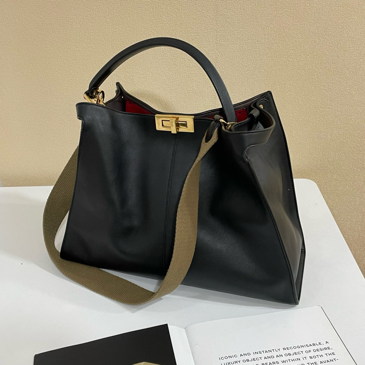 Fendi - Peekaboo Large - Leather - Black - (large)