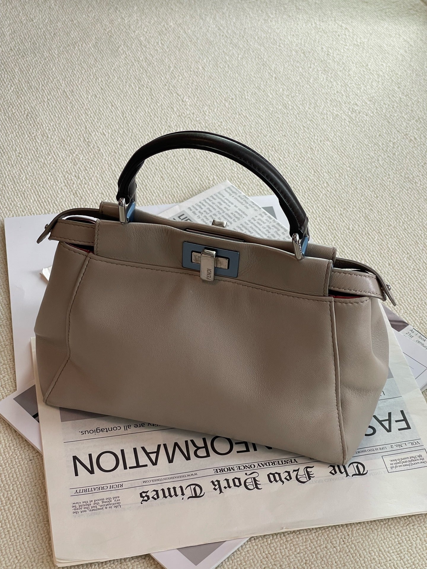 Fendi - Peekaboo - Leather - Beige - (small)