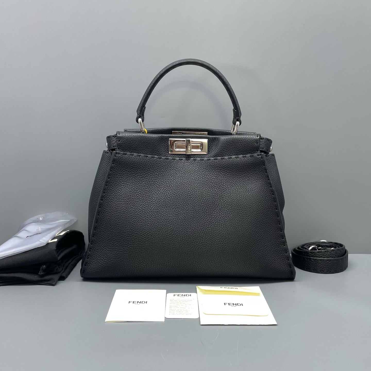 Fendi - Peekaboo - Leather - Black - (Medium)