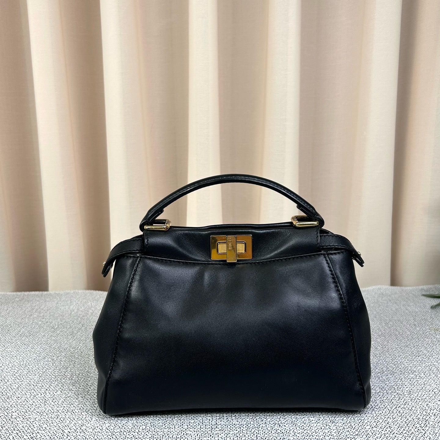 Fendi - Peekaboo - Leather - Black - (medium)