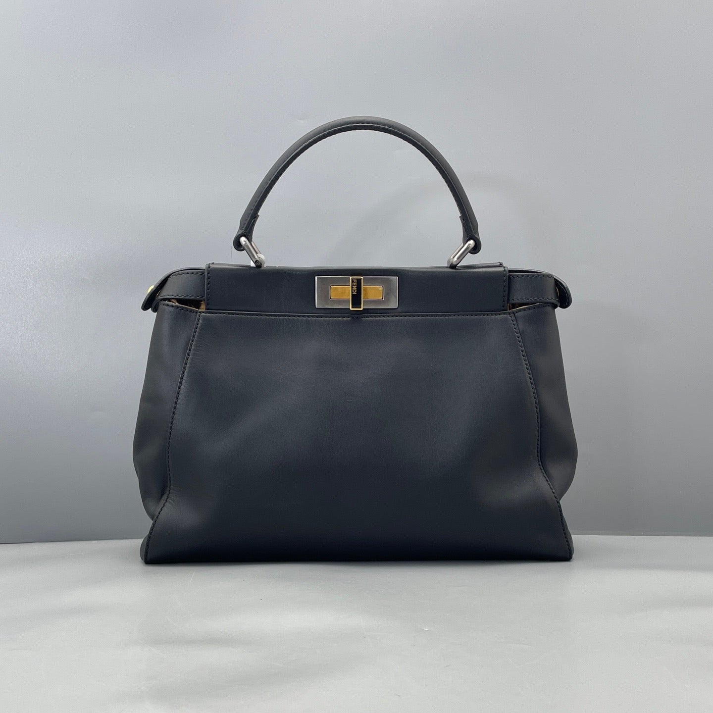 Fendi - Peekaboo - Leather - Black - (Medium)