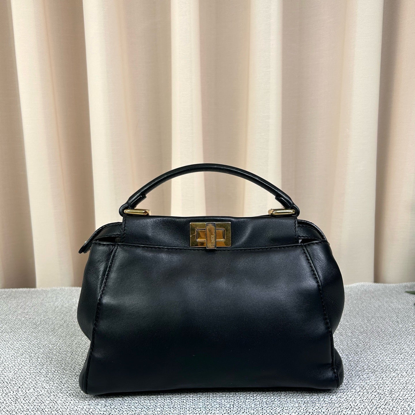 Fendi - Peekaboo - Leather - Black - (medium)