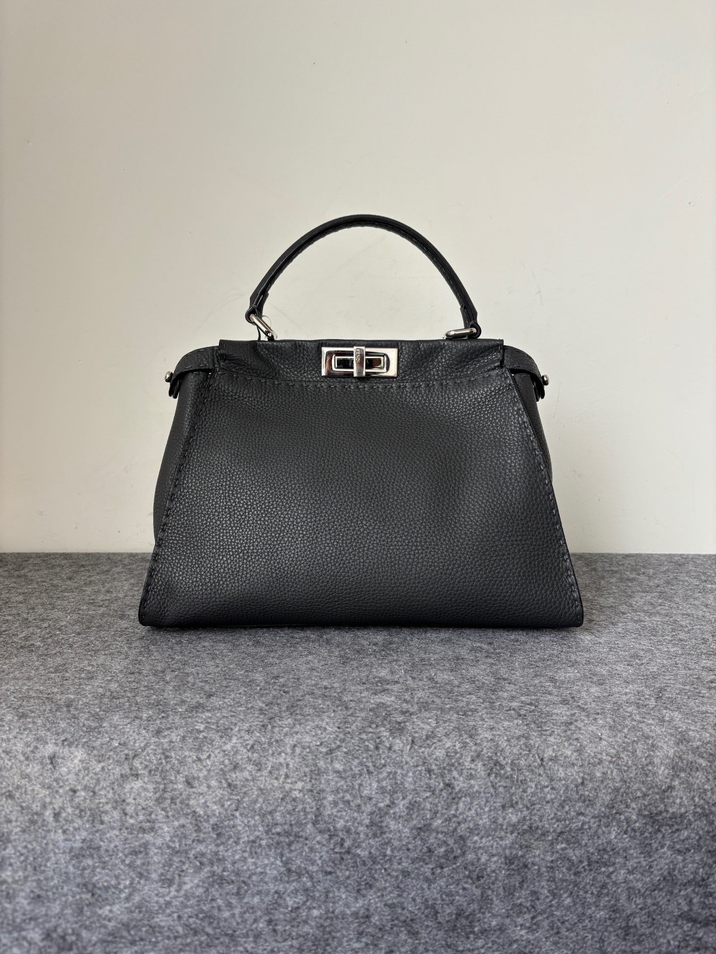 Fendi - Peekaboo - Leather - Black - (Medium)