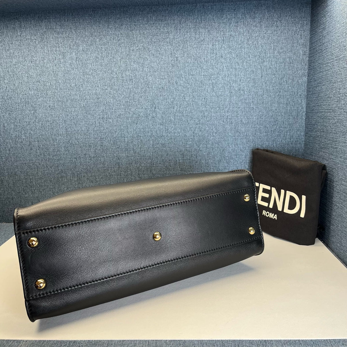 Fendi - Peekaboo - Leather - Black - (medium)