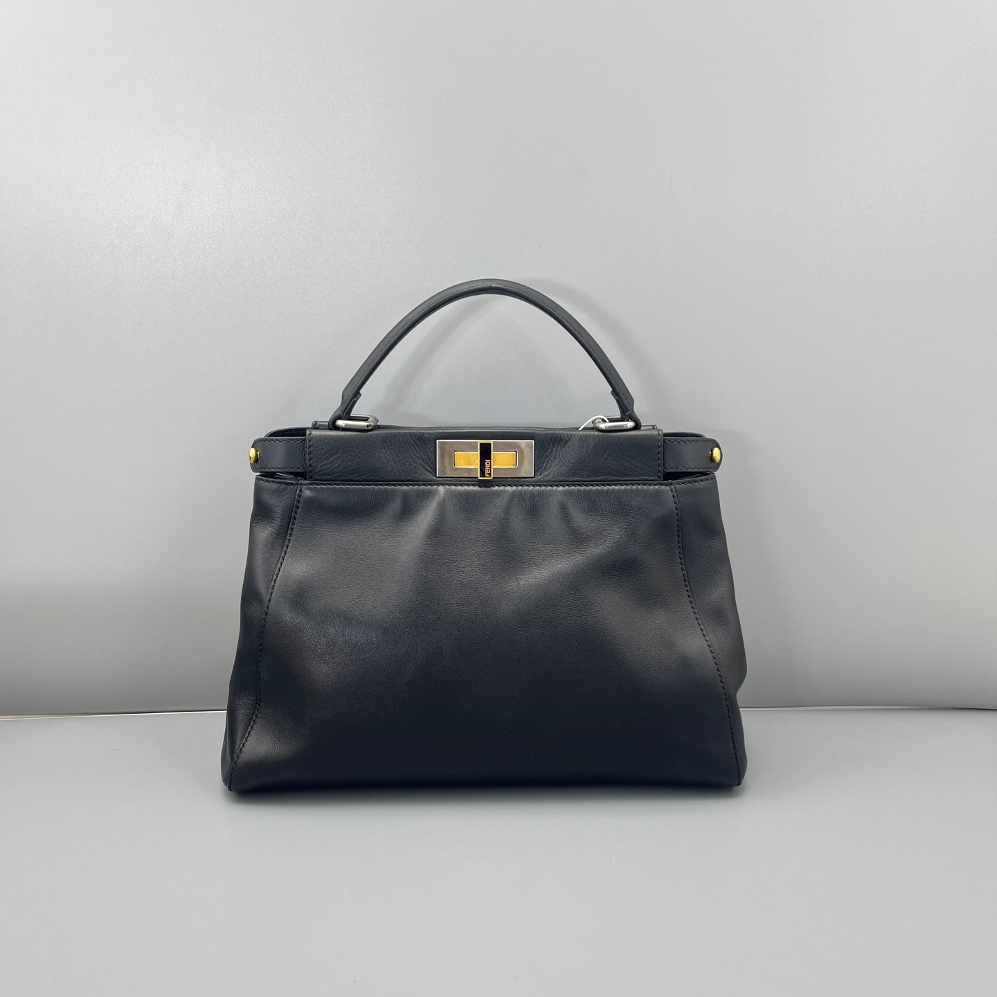 Fendi - Peekaboo - Leather - Black - (medium)