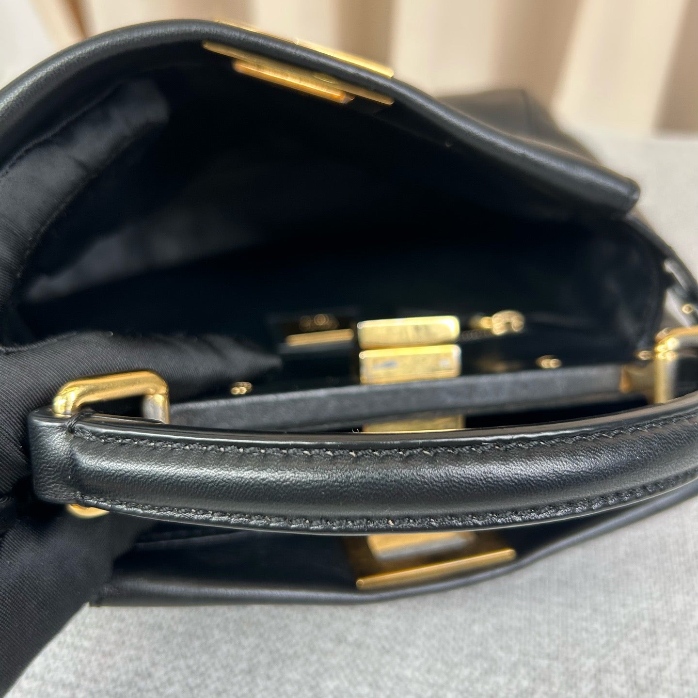 Fendi - Peekaboo - Leather - Black - (medium)