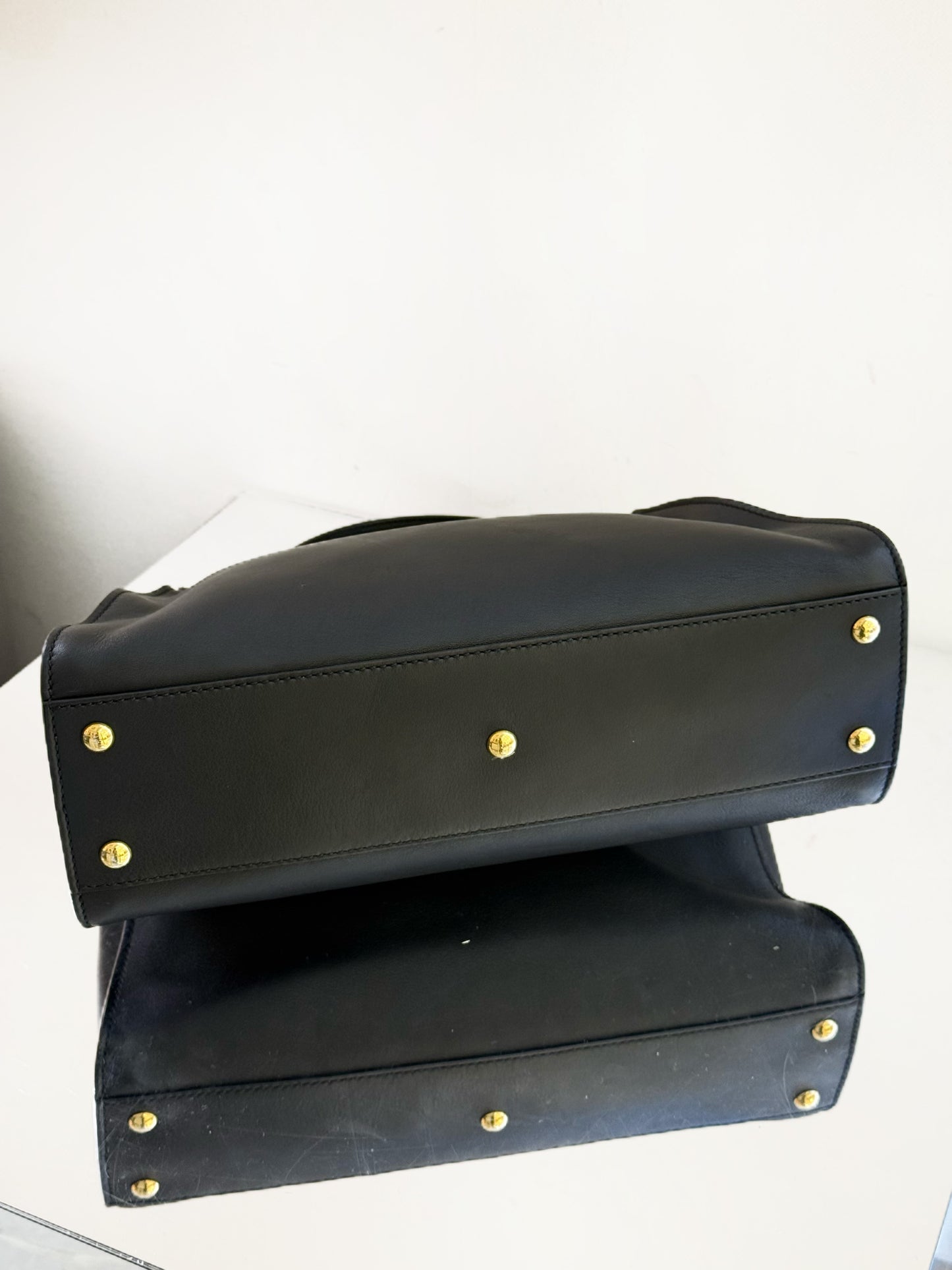 Fendi - Peekaboo - Leather - Black - (Medium)