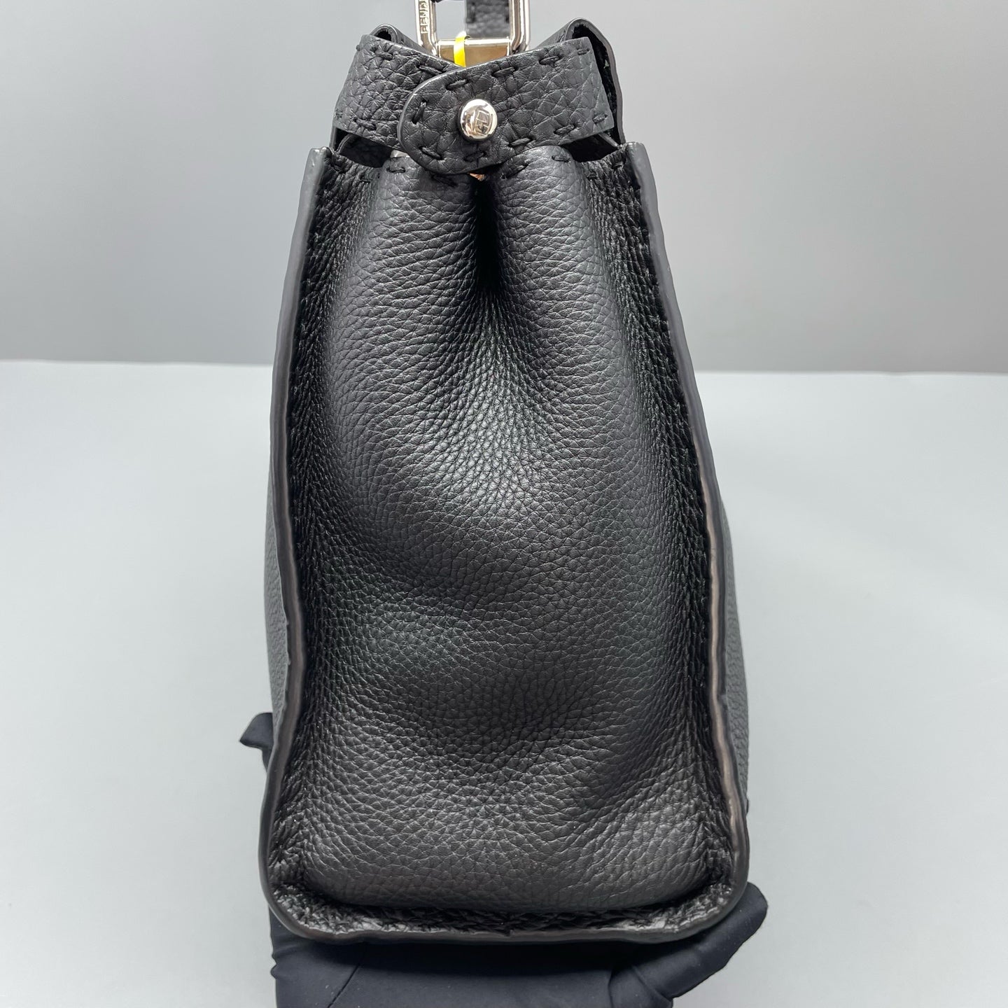 Fendi - Peekaboo - Leather - Black - (Medium)